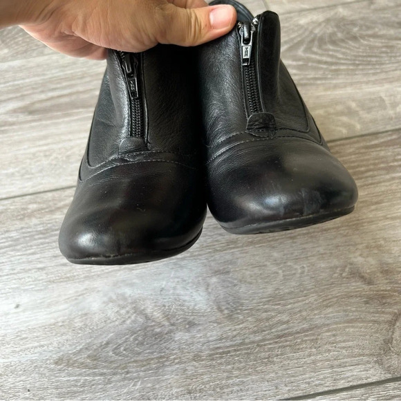 Clarks Artisan Smooth Buttery Leather  Zip Up Clogs Booties in Black - Picture 5 of 13